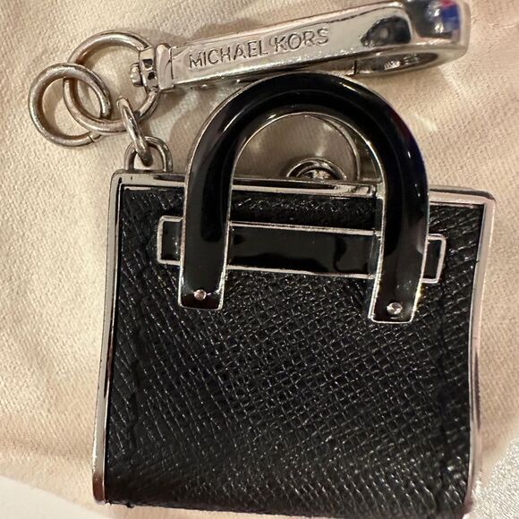 MICHAEL KORS BLACK & SILVER KEY FOB - Picture 3 of 5
